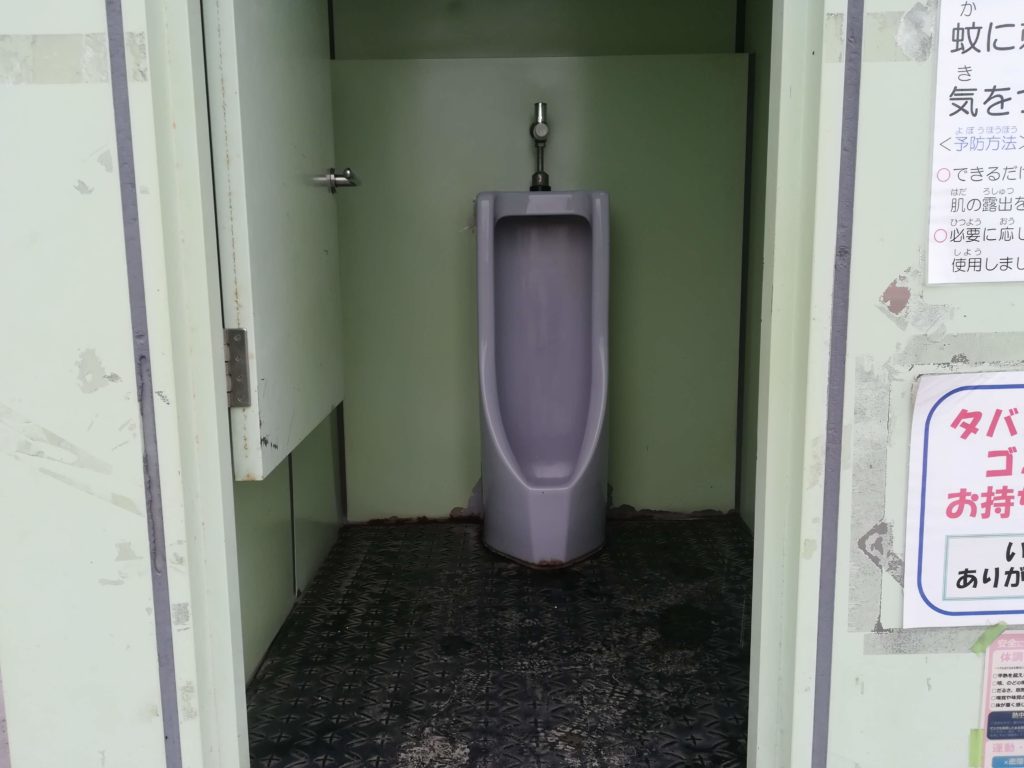 公衆トイレ　露出 